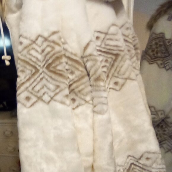 Woman Within Faux Fur Coat, sz 2x, Ivory 2/tan Nordic pattern - Picture 5 of 7